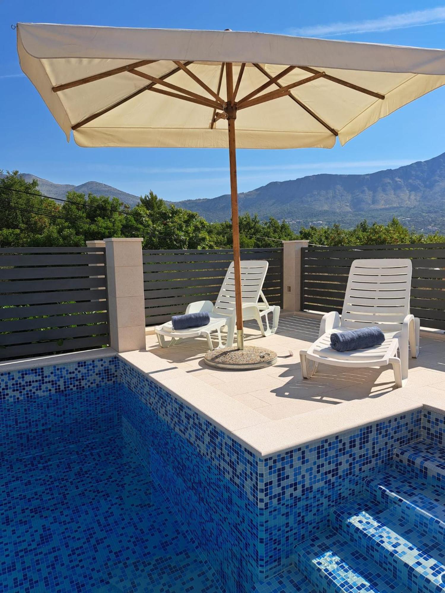 Villa "Amber" With A Pool Млини Екстериор снимка